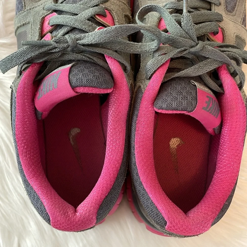 Nike tennis Shoes Gray Pink 10